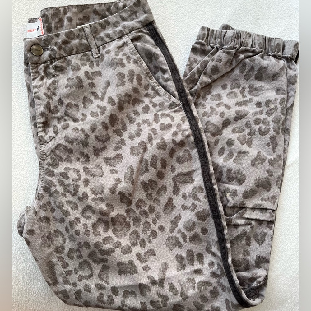 SUNDRY LEOPARD JOGGER GRAY WITH FARK GRAY STRIPE DETAIL SIZE 27